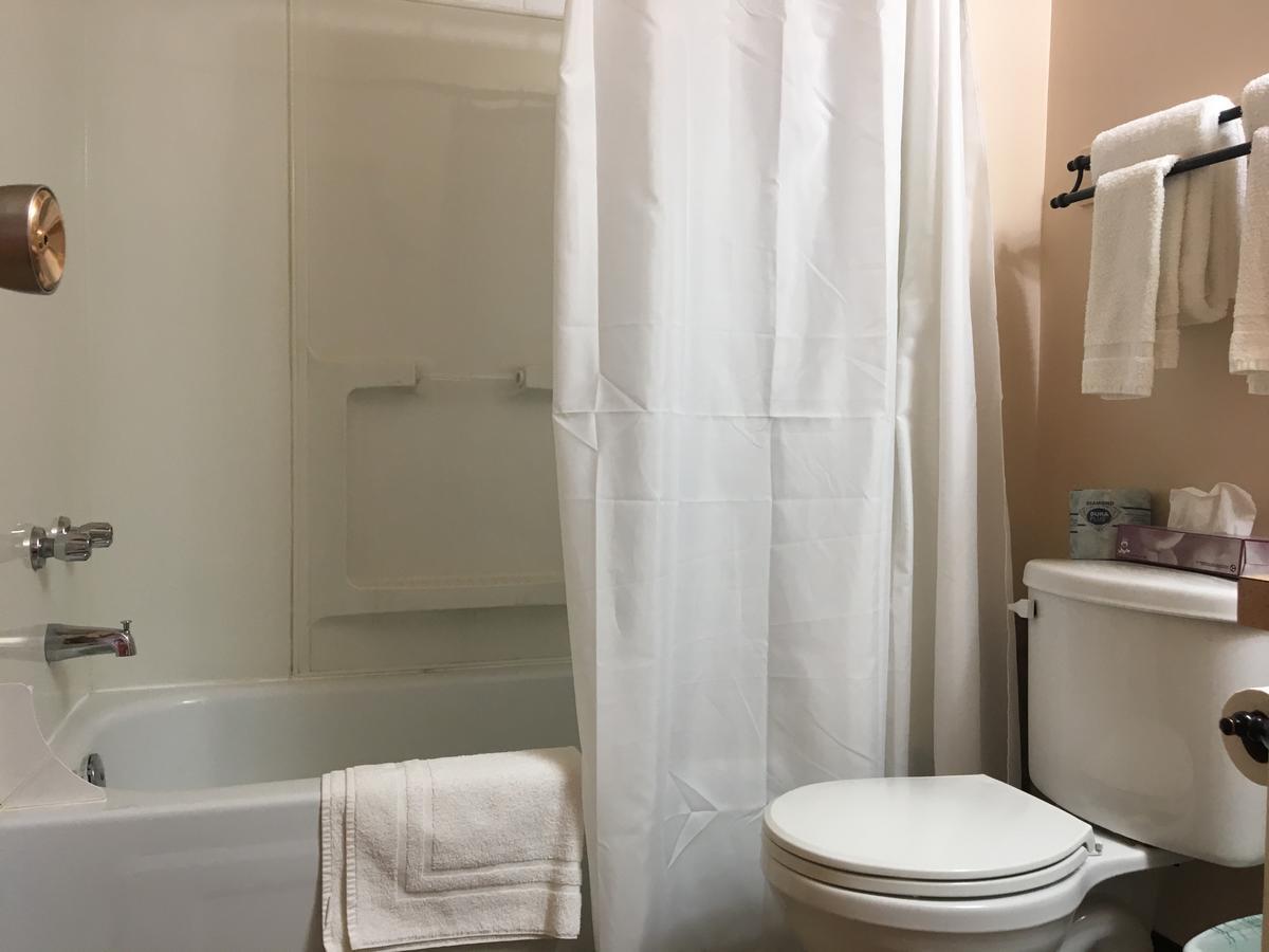 Bulldog Inns Sundre Bagian luar foto
