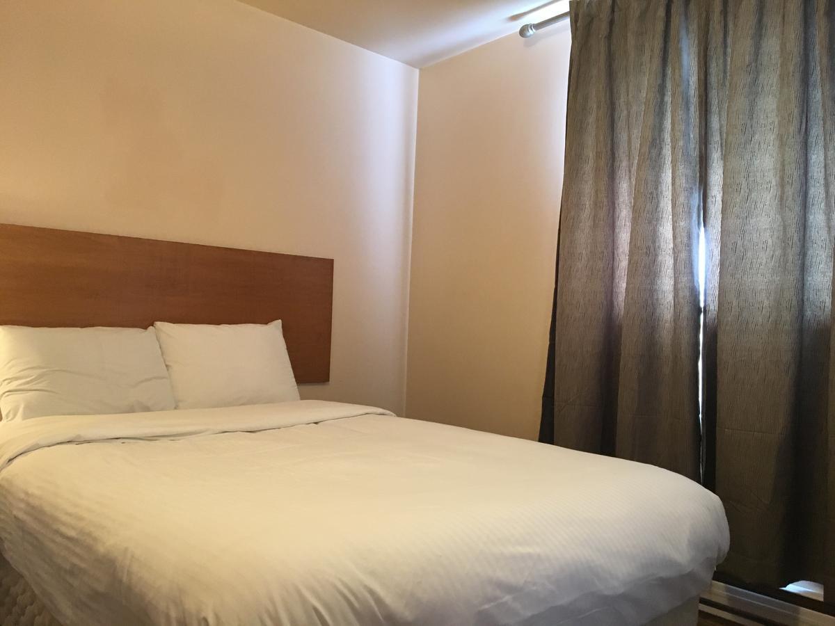 Bulldog Inns Sundre Bagian luar foto